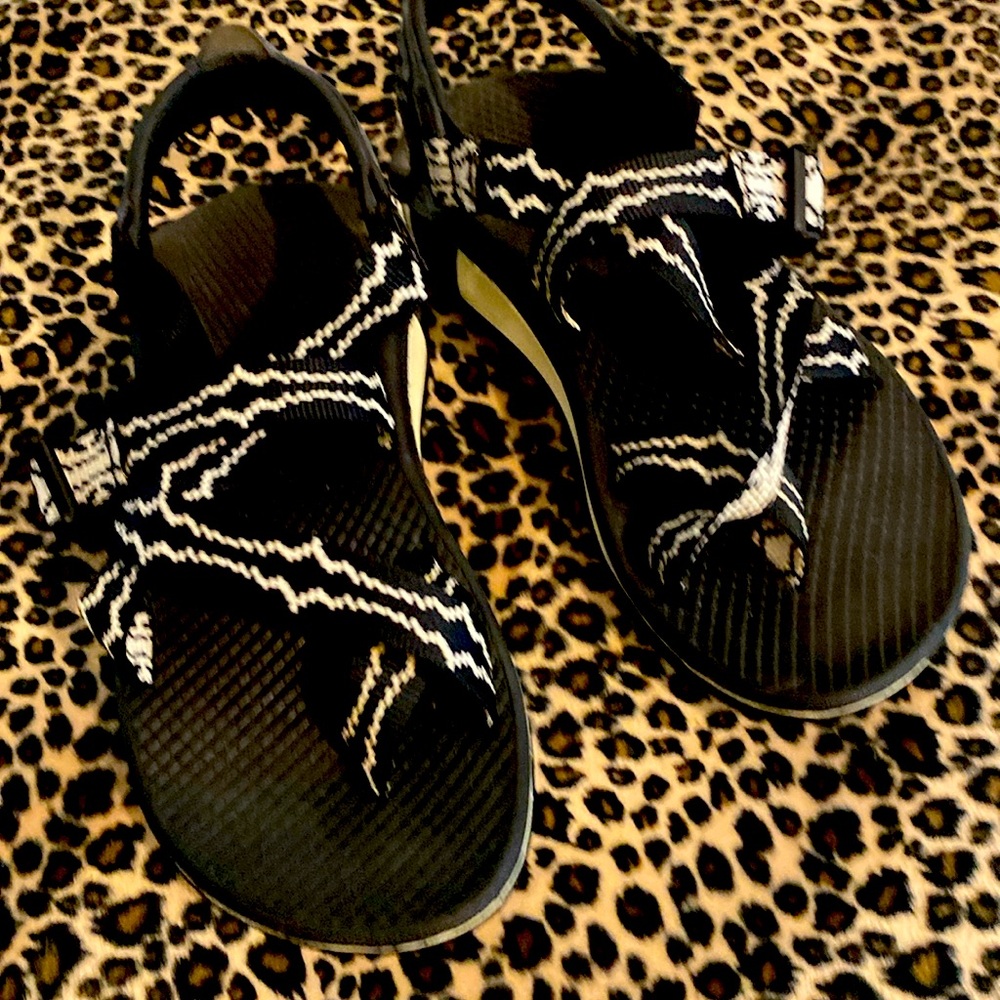Size 8M black Chaco Only worn twice